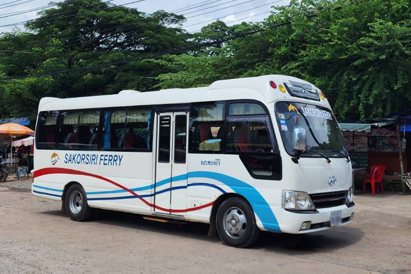 Minibus Boonsiri - Sakorsiri (Camboja)