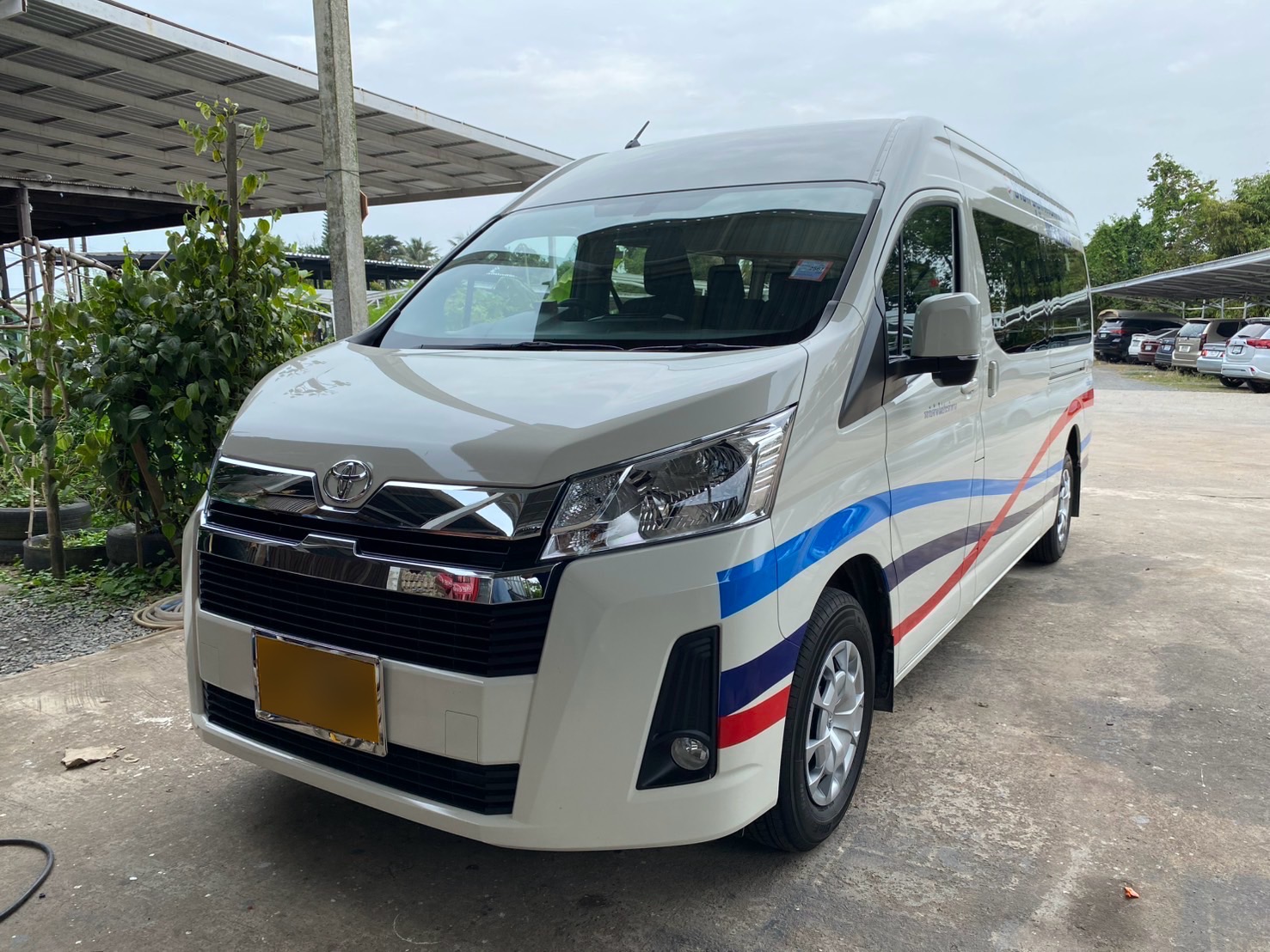 Minivan Boonsiri
